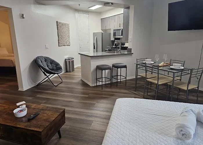 Elegant Suites In Mdr-Venice With Pool, Hottub & Gym
