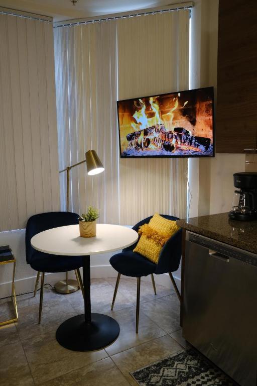 Elegant In Mdr-venice With Pool, Hottub & Gym