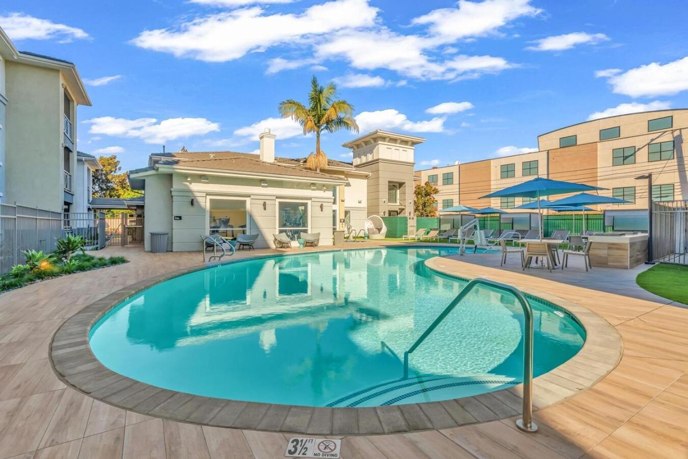 Elegant In Mdr-venice With Pool, Hottub & Gym